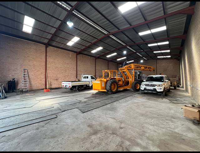1,560M² WAREHOUSE FOR SALE IN SUNDERLAND RIDGE